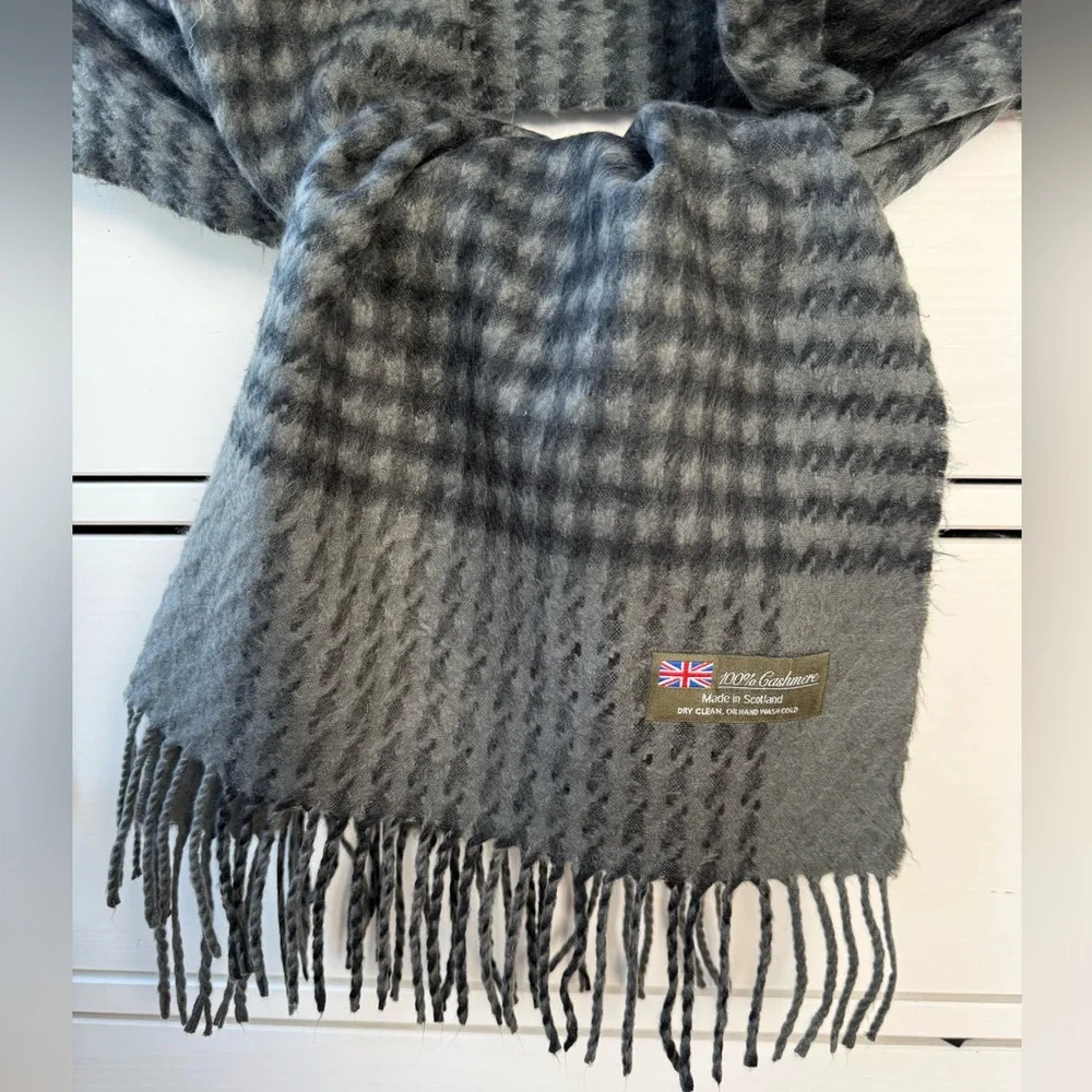 100% Cashmere Scarf Made in Scotland Gray Plaid Fringe